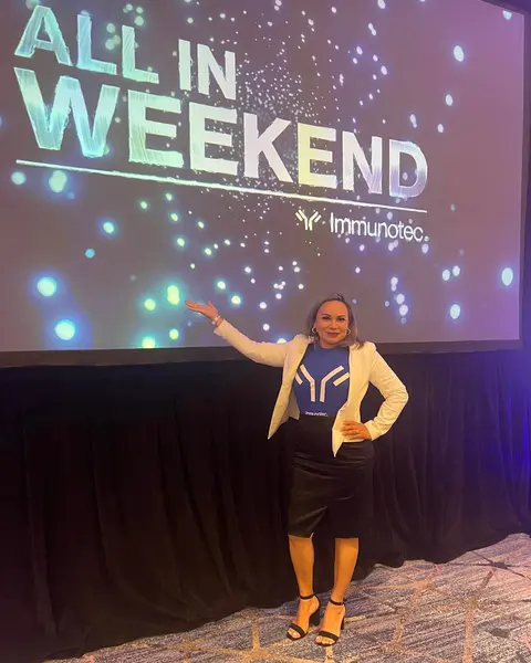 Carina en el escenario del evento All In Weekend de Immunotec